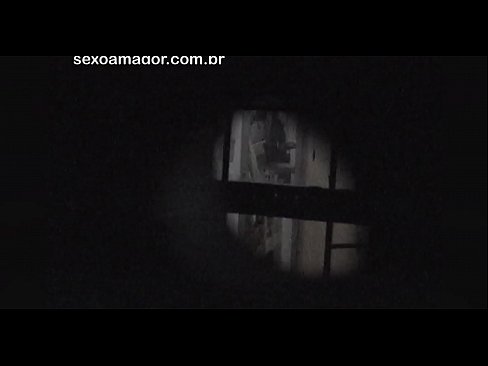 ❤️ Si Blondie sekretong nakuhaan og video sa usa ka voyeur sa kasilinganan nga gitago sa luyo sa mga haw-ang nga tisa Sex video sa amon ❌