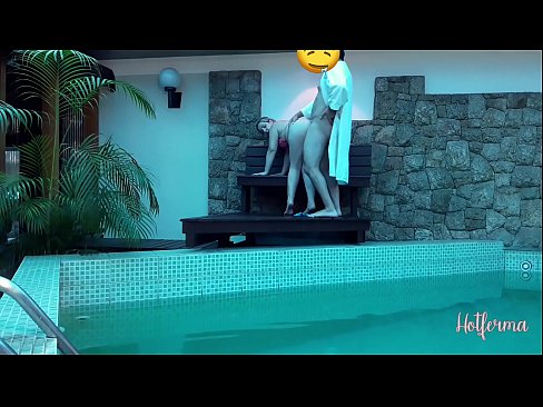❤️ Giimbitar sa amo ang katabang sa pool, apan dili makasukol sa init Sex video sa amon ❌