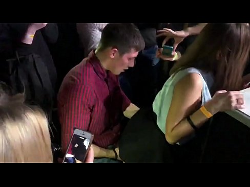 ❤️ Tinuod nga sekso sa usa ka nightclub sa Russia. Ang 18-anyos nga Ruso nga babaye sa anus ug puwerta nakighilawas sa usa ka nightclub Sex video sa amon ❌